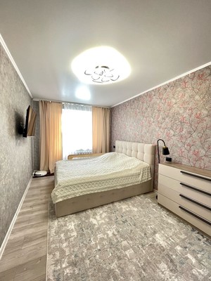Продам двухкомнатную (2-комн.) квартиру, Большая ул, 181, Ишим г