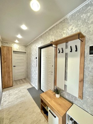 Продам двухкомнатную (2-комн.) квартиру, Большая ул, 181, Ишим г