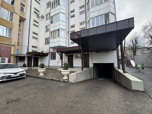 Продам трехкомнатную (3-комн.) квартиру, Пушкина ул, 35а, Нальчик г