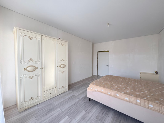Продам трехкомнатную (3-комн.) квартиру, им. Сижажева М.В. ул, 1а, Чегем г