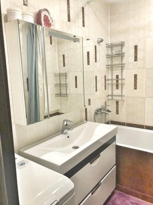 Продам двухкомнатную (2-комн.) квартиру, им. Репина проезд, 24, Краснодар г