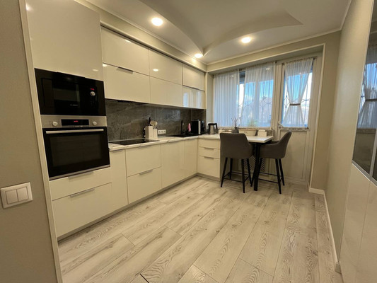 Продам трехкомнатную (3-комн.) квартиру, Маяковского ул, 4, Туапсе г