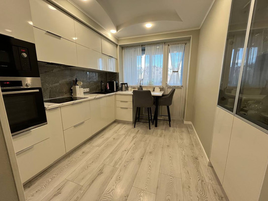 Продам трехкомнатную (3-комн.) квартиру, Маяковского ул, 4, Туапсе г
