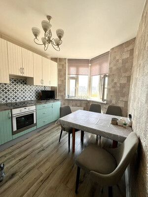 Продам двухкомнатную (2-комн.) квартиру, Снежная ул, 17к2, Москва г