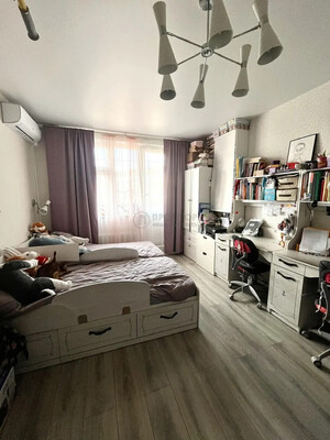 Продам двухкомнатную (2-комн.) квартиру, Снежная ул, 17к2, Москва г