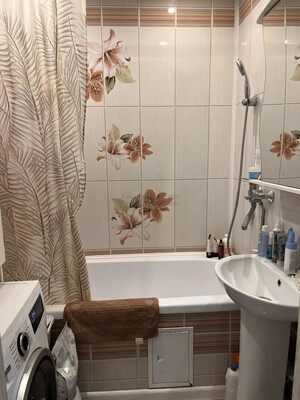 Продам двухкомнатную (2-комн.) квартиру, Снежная ул, 17к2, Москва г