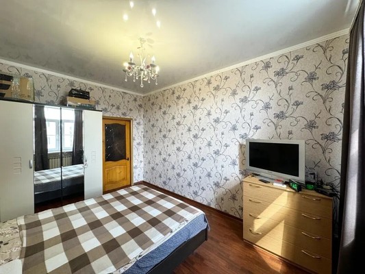 Продам трехкомнатную (3-комн.) квартиру, Ленина ул, 74, Армавир г