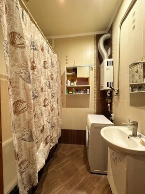 Продам трехкомнатную (3-комн.) квартиру, Ленина ул, 74, Армавир г