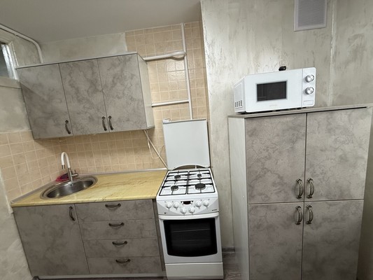 Продам двухкомнатную (2-комн.) квартиру, Кечкеметская ул, 69/155, Симферополь г