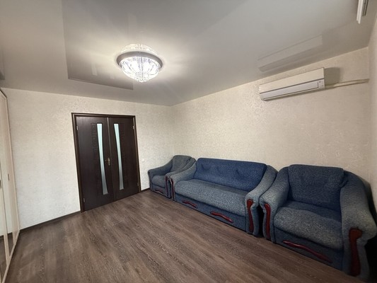 Продам двухкомнатную (2-комн.) квартиру, Кечкеметская ул, 69/155, Симферополь г
