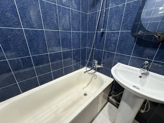 Продам двухкомнатную (2-комн.) квартиру, Кечкеметская ул, 69/155, Симферополь г