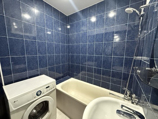 Продам двухкомнатную (2-комн.) квартиру, Кечкеметская ул, 69/155, Симферополь г
