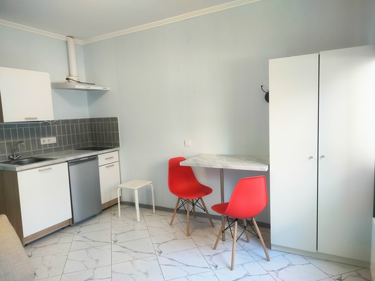 Продам трехкомнатную (3-комн.) квартиру, Солнечный б-р, 11, Лопатино рп