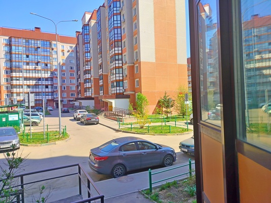 Продам трехкомнатную (3-комн.) квартиру, Солнечный б-р, 11, Лопатино рп