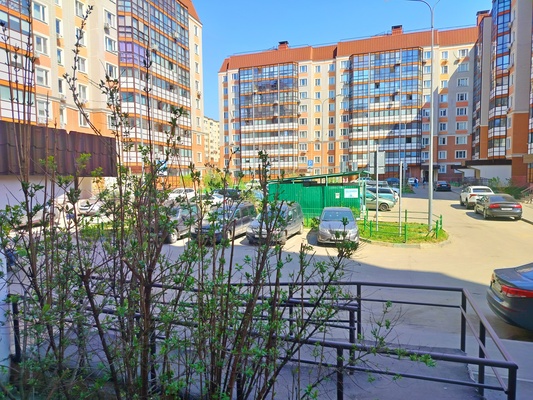 Продам трехкомнатную (3-комн.) квартиру, Солнечный б-р, 11, Лопатино рп