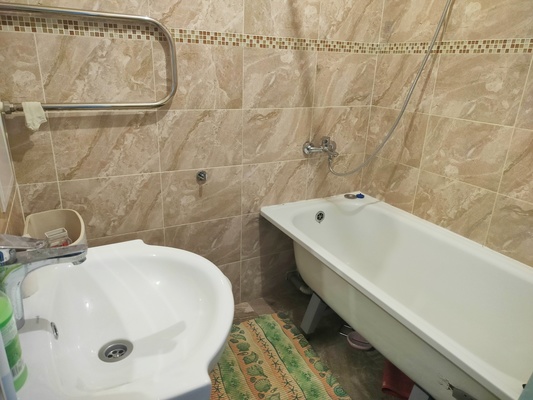 Продам трехкомнатную (3-комн.) квартиру, Солнечный б-р, 11, Лопатино рп