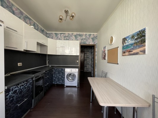 Продам двухкомнатную (2-комн.) квартиру, им. Сергея Есенина ул, 82к4, Краснодар г