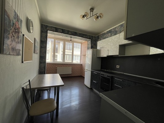 Продам двухкомнатную (2-комн.) квартиру, им. Сергея Есенина ул, 82к4, Краснодар г