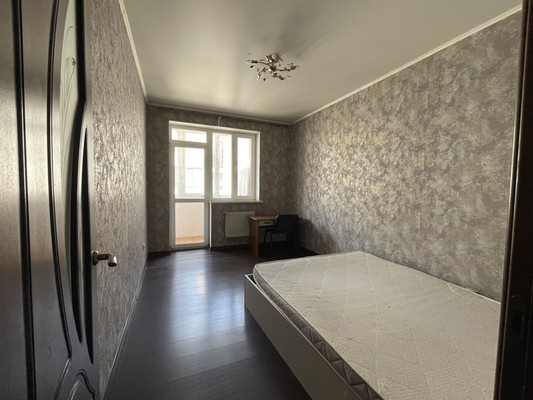 Продам двухкомнатную (2-комн.) квартиру, им. Сергея Есенина ул, 82к4, Краснодар г