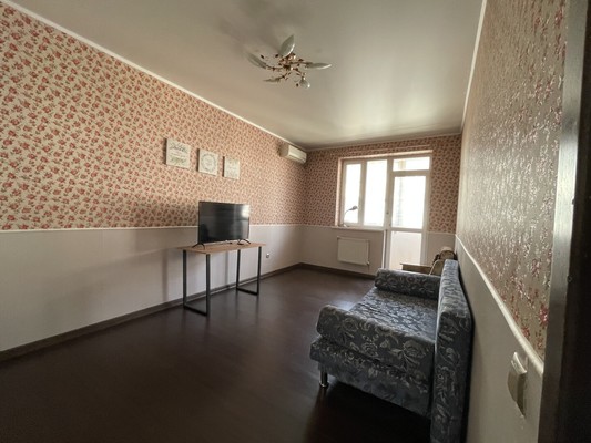 Продам двухкомнатную (2-комн.) квартиру, им. Сергея Есенина ул, 82к4, Краснодар г