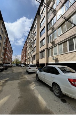 Продам двухкомнатную (2-комн.) квартиру, им. Сергея Есенина ул, 82к4, Краснодар г