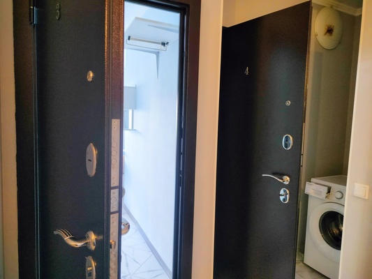 Продам трехкомнатную (3-комн.) квартиру, Солнечный б-р, 11, Лопатино рп