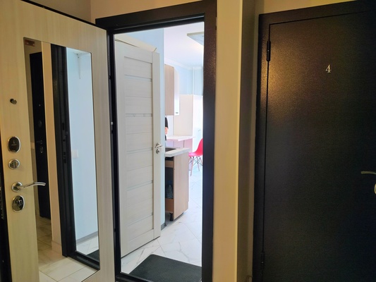Продам трехкомнатную (3-комн.) квартиру, Солнечный б-р, 11, Лопатино рп