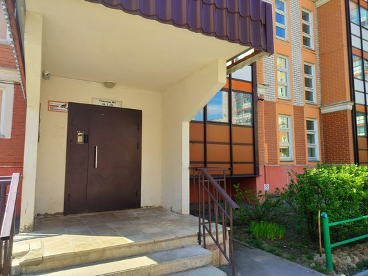 Продам трехкомнатную (3-комн.) квартиру, Солнечный б-р, 11, Лопатино рп