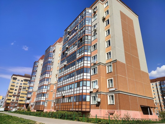 Продам трехкомнатную (3-комн.) квартиру, Солнечный б-р, 11, Лопатино рп