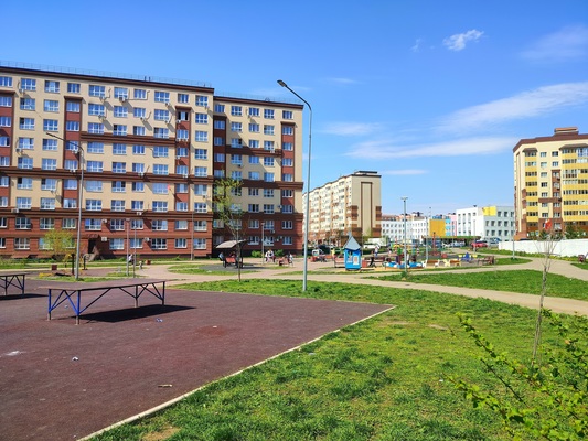 Продам трехкомнатную (3-комн.) квартиру, Солнечный б-р, 11, Лопатино рп