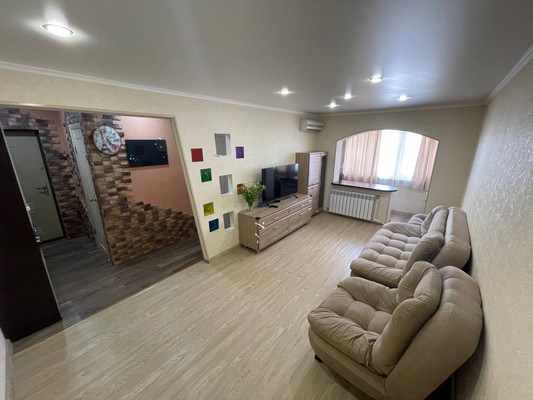 Продам двухкомнатную (2-комн.) квартиру, им. Космонавта Гагарина ул, 145, Краснодар г
