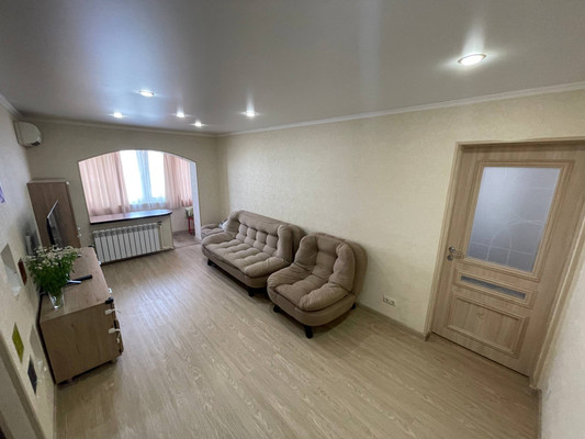Продам двухкомнатную (2-комн.) квартиру, им. Космонавта Гагарина ул, 145, Краснодар г