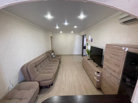 Продам двухкомнатную (2-комн.) квартиру, им. Космонавта Гагарина ул, 145, Краснодар г