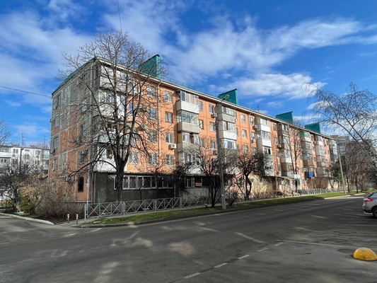 Продам двухкомнатную (2-комн.) квартиру, им. Космонавта Гагарина ул, 145, Краснодар г