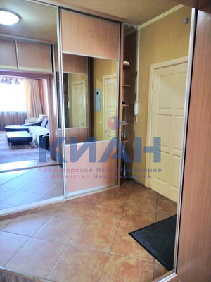 Продам двухкомнатную (2-комн.) квартиру, Авиаторов ул, 23, Красноярск г