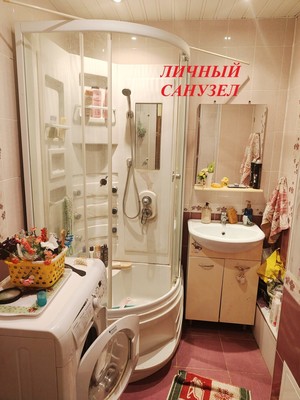 Продам комнату в 8-комн. квартире, Рощинская ул, 3к2, Гатчина г