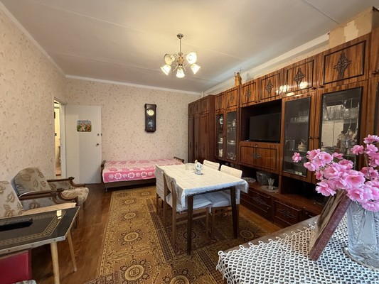Продам трехкомнатную (3-комн.) квартиру, Солнечная ул, 11, Партенит пгт