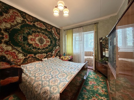 Продам трехкомнатную (3-комн.) квартиру, Солнечная ул, 11, Партенит пгт