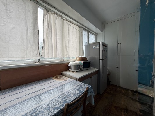 Продам трехкомнатную (3-комн.) квартиру, Солнечная ул, 11, Партенит пгт