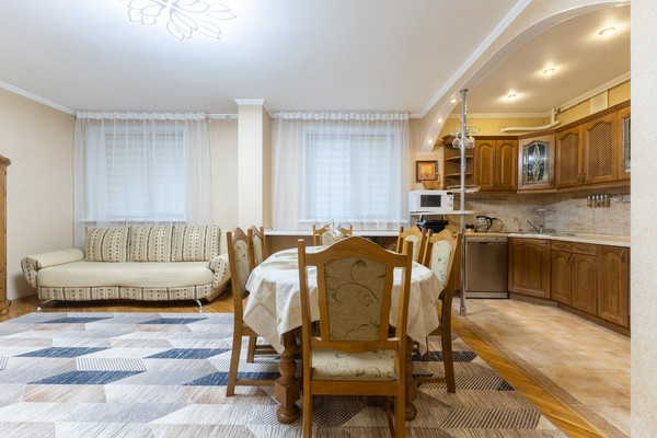 Продам трехкомнатную (3-комн.) квартиру, Меридианная ул, 12, Казань г