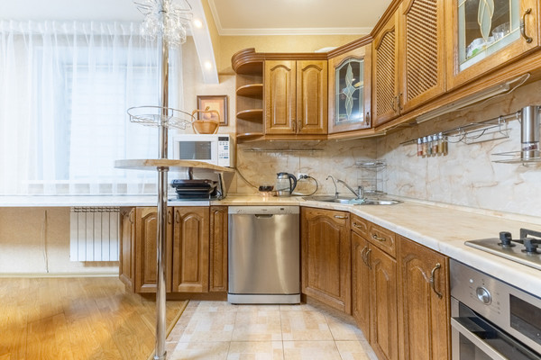 Продам трехкомнатную (3-комн.) квартиру, Меридианная ул, 12, Казань г