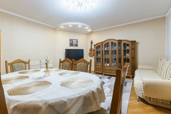 Продам трехкомнатную (3-комн.) квартиру, Меридианная ул, 12, Казань г