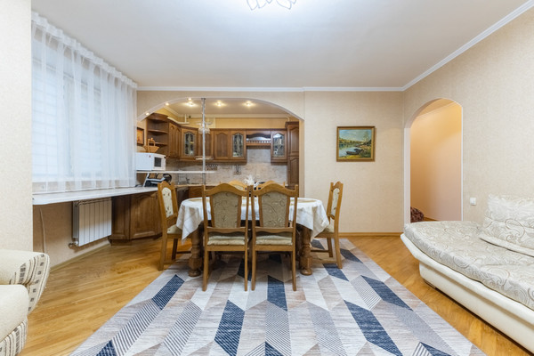 Продам трехкомнатную (3-комн.) квартиру, Меридианная ул, 12, Казань г