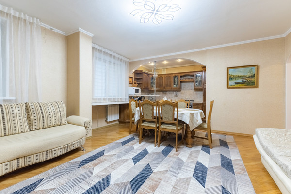 Продам трехкомнатную (3-комн.) квартиру, Меридианная ул, 12, Казань г