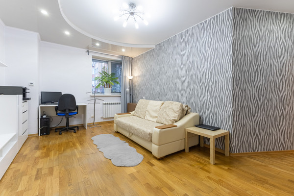 Продам трехкомнатную (3-комн.) квартиру, Меридианная ул, 12, Казань г