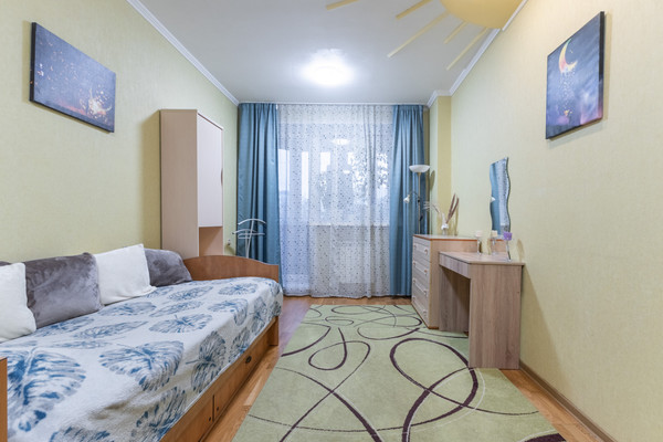 Продам трехкомнатную (3-комн.) квартиру, Меридианная ул, 12, Казань г