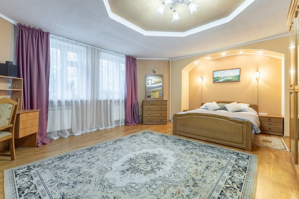 Продам трехкомнатную (3-комн.) квартиру, Меридианная ул, 12, Казань г