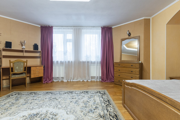 Продам трехкомнатную (3-комн.) квартиру, Меридианная ул, 12, Казань г