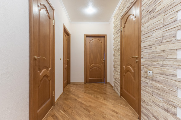 Продам трехкомнатную (3-комн.) квартиру, Меридианная ул, 12, Казань г