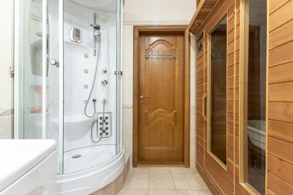 Продам трехкомнатную (3-комн.) квартиру, Меридианная ул, 12, Казань г